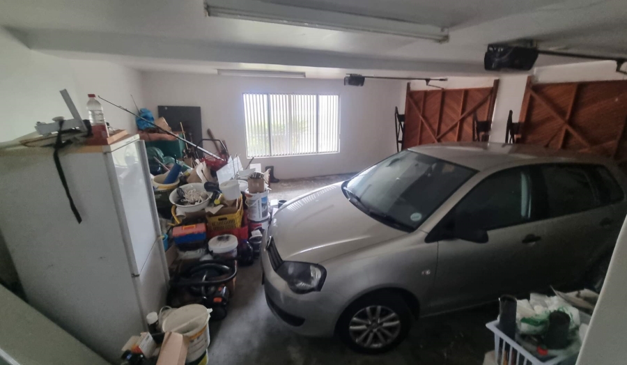 5 Bedroom Property for Sale in Yzerfontein Western Cape